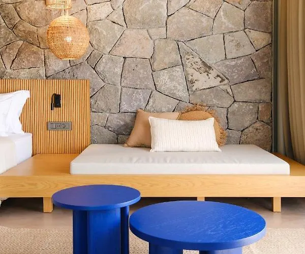 Birdcage 33 - Adult Only