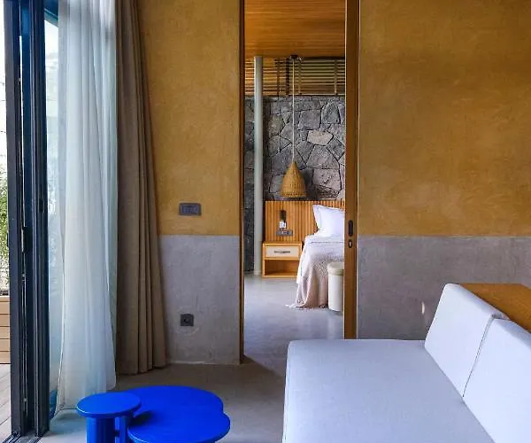 Birdcage 33 - Adult Only