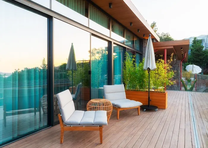 Birdcage 33 - Adult Only *